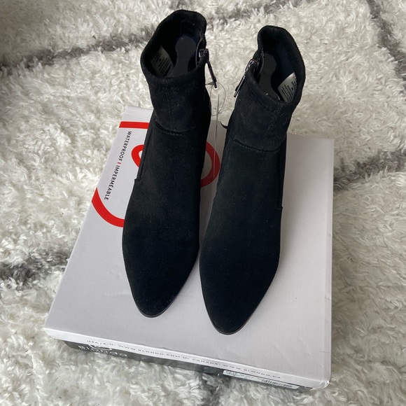 Blondo Shoes - Blondo Waterproof Faye Boots size 9